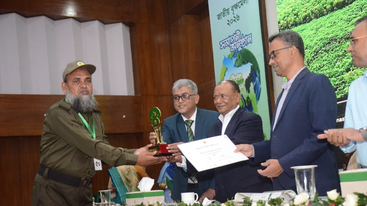 জাতীয় বৃক্ষরোপণ পুরস্কারে বন বিভাগে দ্বিতীয় সাতক্ষীরার মারুফ